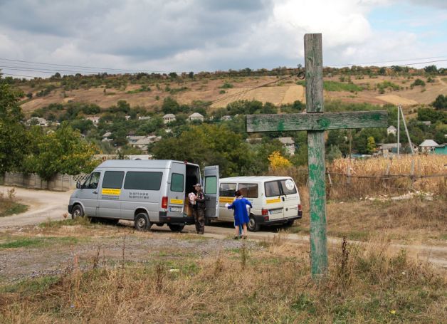 Rast vor einem moldawischen Dorf