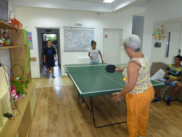 Freude über eine neue Tischtennisplatte