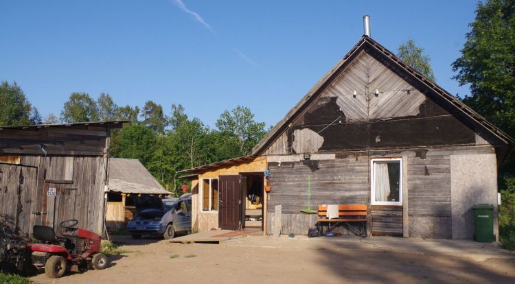 Haus in Lettland vor der Brandkatastrophe